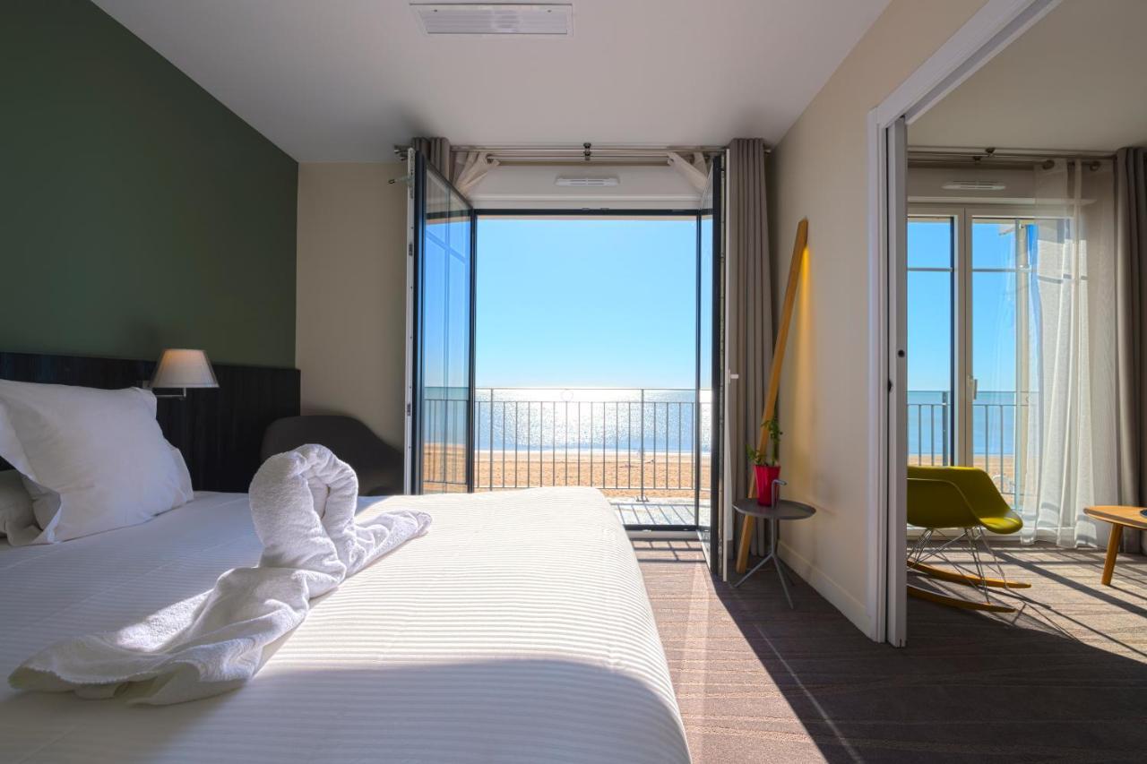 Les Flots - Hotel Et Restaurant Face A L'Ocean - Шатлайон-Плаж Экстерьер фото